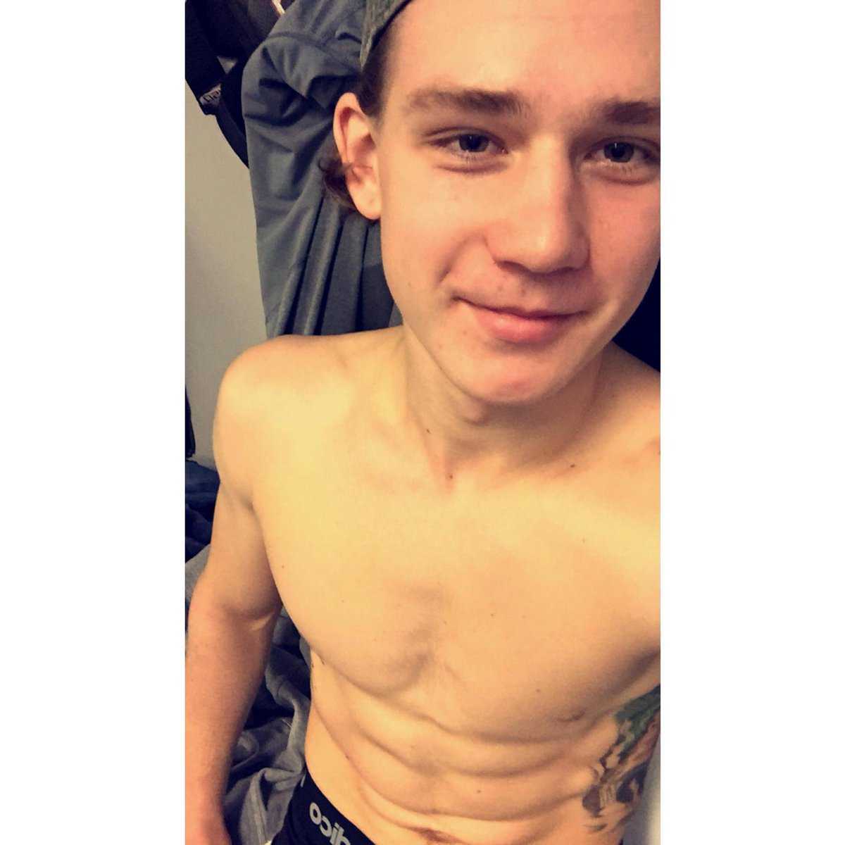 Zeile Tomass tweet media