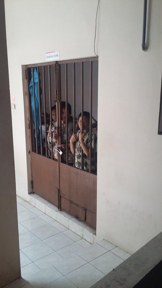 palangmerah's tweet photo. Berkunjung ke Griya PMI; Griya Bahagia utk org terlantar & Griya Peduli utk org yg alami gangguan kejiwaan #PRB2015 http://t.co/5TQjoD5Ixa