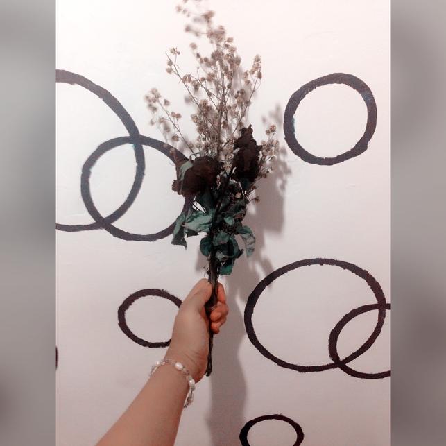 Meski bunga tlah layu,tapi cinta ini tak pernah layu untuk mencintai mu,dan akan tetap bersemi 😘💕🌷