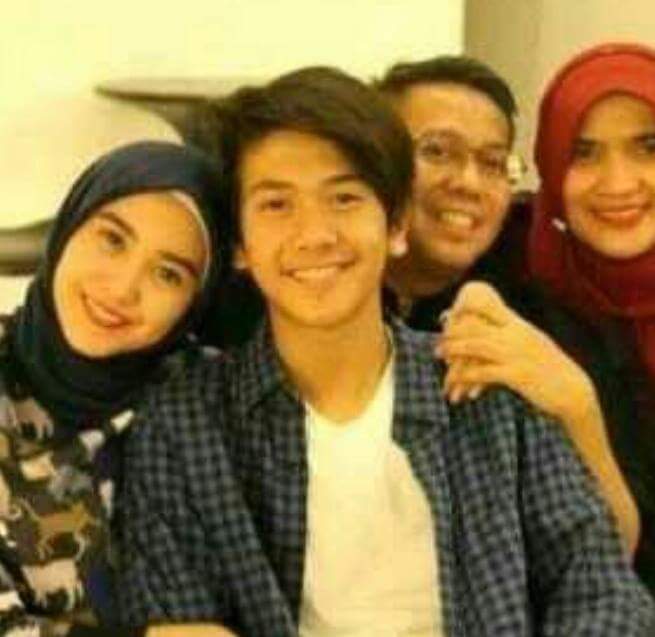 dewisginting's tweet photo. Keluarga yg harmonis
Hahaha http://t.co/LBmNQMFcpJ