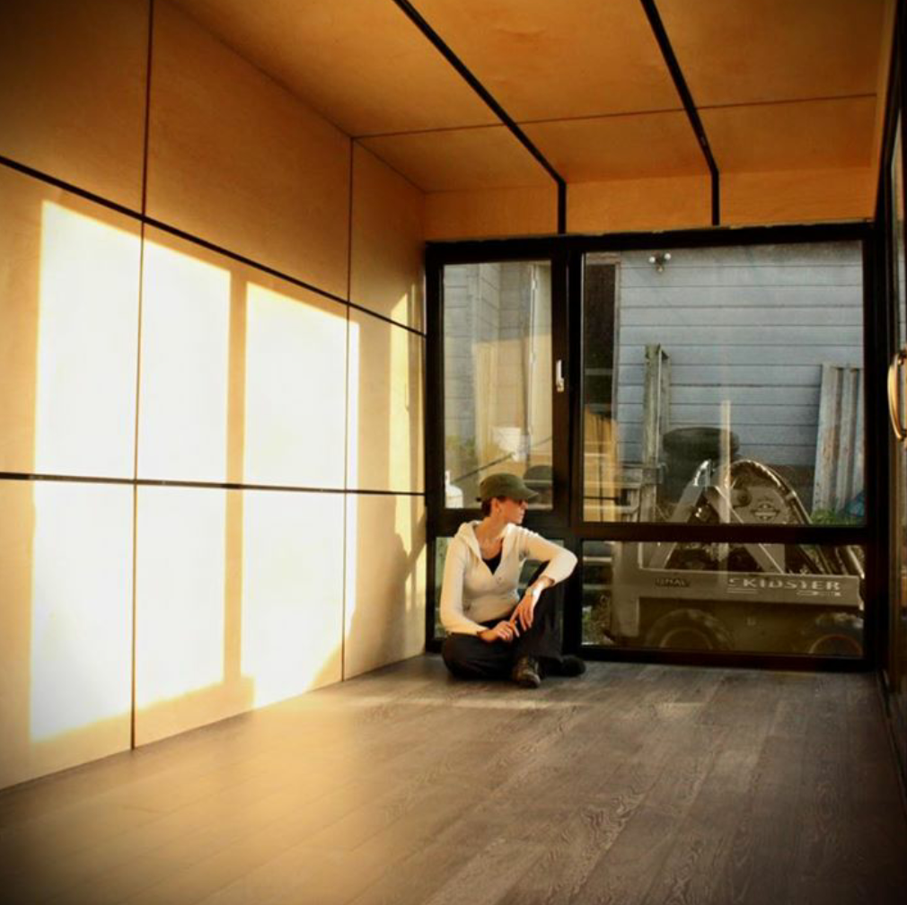 Canadian_Laura's tweet photo. My Glasshaus Container is ready for action -modified with the windows and doors I sell #designwithdaylight http://t.co/ZpnZJZXLZt