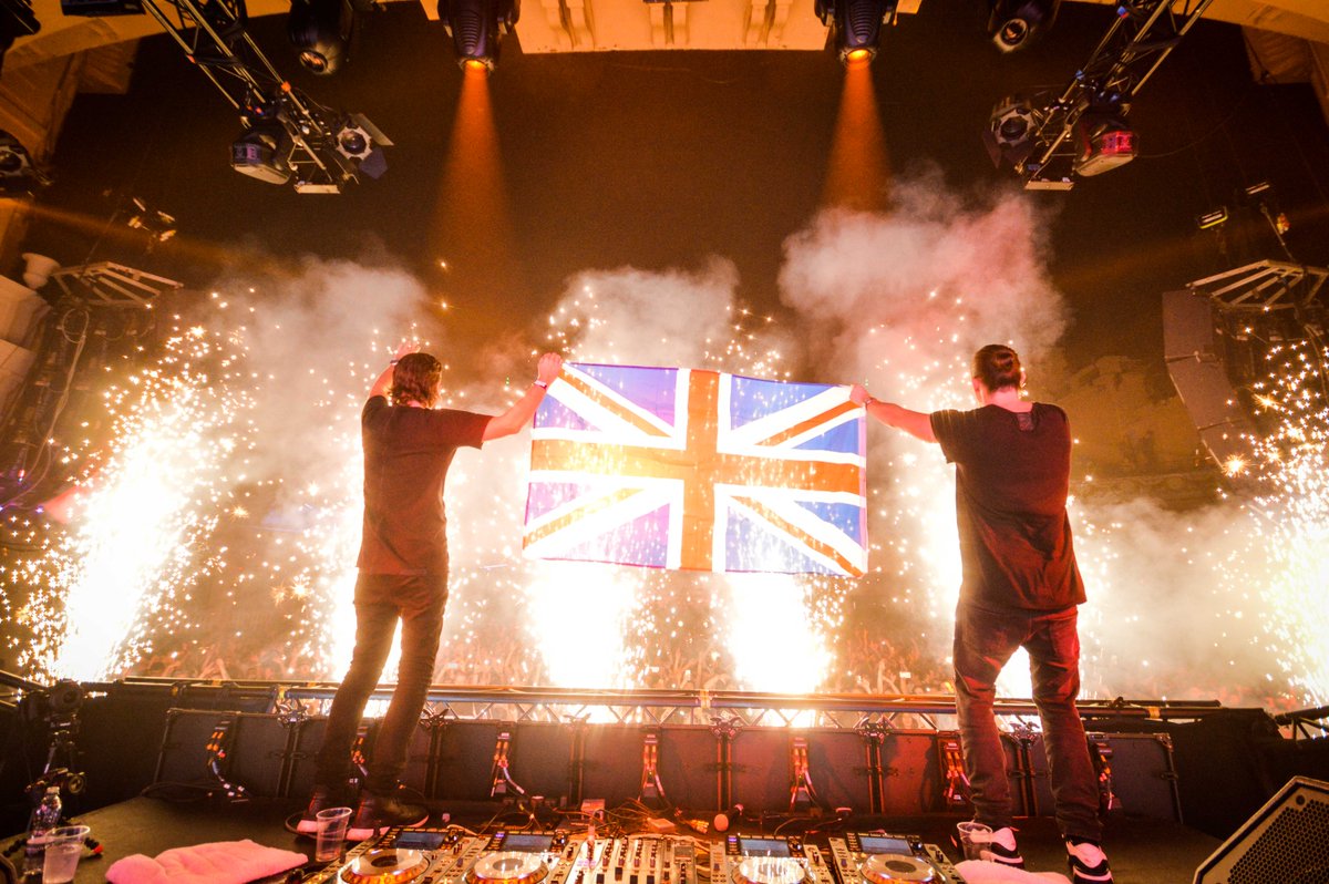 DJmag's tweet photo. #Top100DJsLondon @dimitrivegas @likemike  @locknloadevents pic: @byersally http://t.co/rhdCbgcp9b