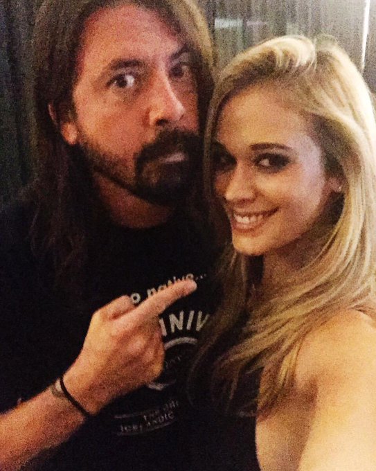 My favorite rockstar 🎶 #davegrohl http://t.co/Y6bxXlmYmR<a href="/tag/davegrohl"class="tags">#davegrohl</a>