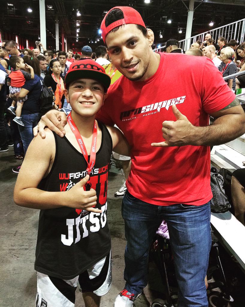 gregjay1998's tweet image. Congratulations @VinnyMMA on your submission victory at #WSOF24. 👍🏼👊🏼👊🏼