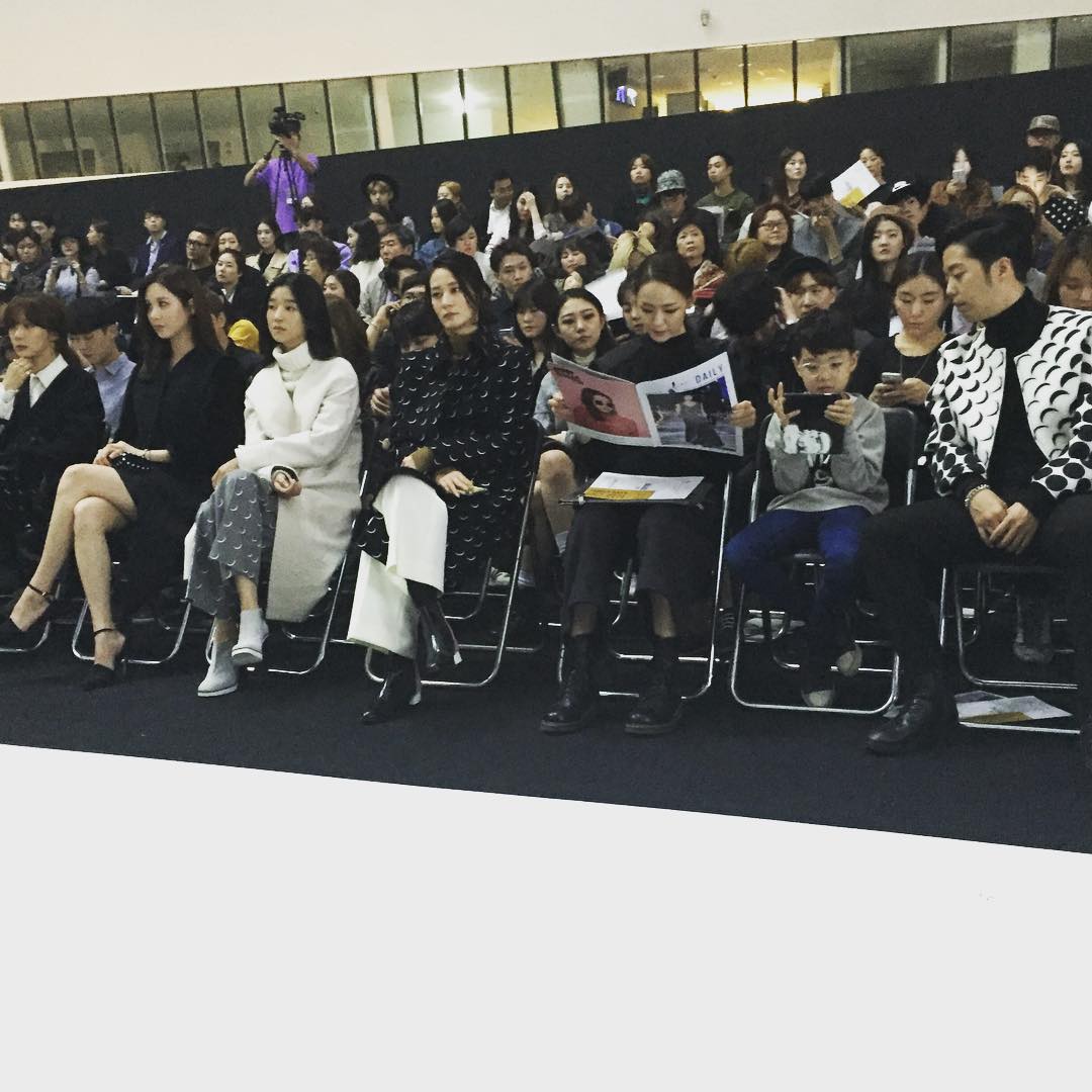 [PIC][18-10-2015]SeoHyun tham dự "HERA SEOUL FASHION WEEK S/S 2016 'ANDY&DEBB'" vào chiều nay CRl4AaaU8AAZH3M