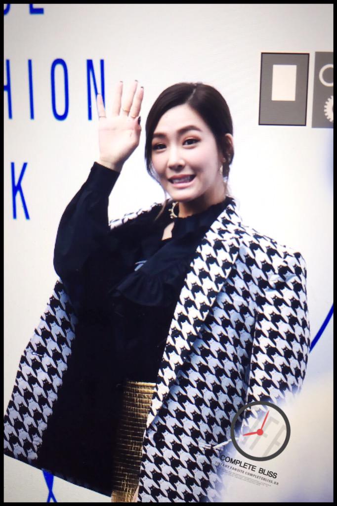 [PIC][18-10-2015]Tiffany tham dự "HERA SEOUL FASHION WEEK S/S 2016 'PUSH BUTTON'" vào trưa nay - Page 2 CRlDt6nUcAABCVt