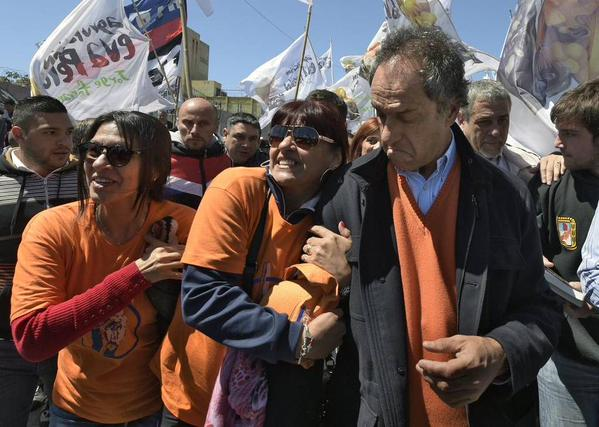 LanataPPT's tweet photo. Cosas que pasan cuando no conoce a su candidato http://t.co/ZALROQt1Dx