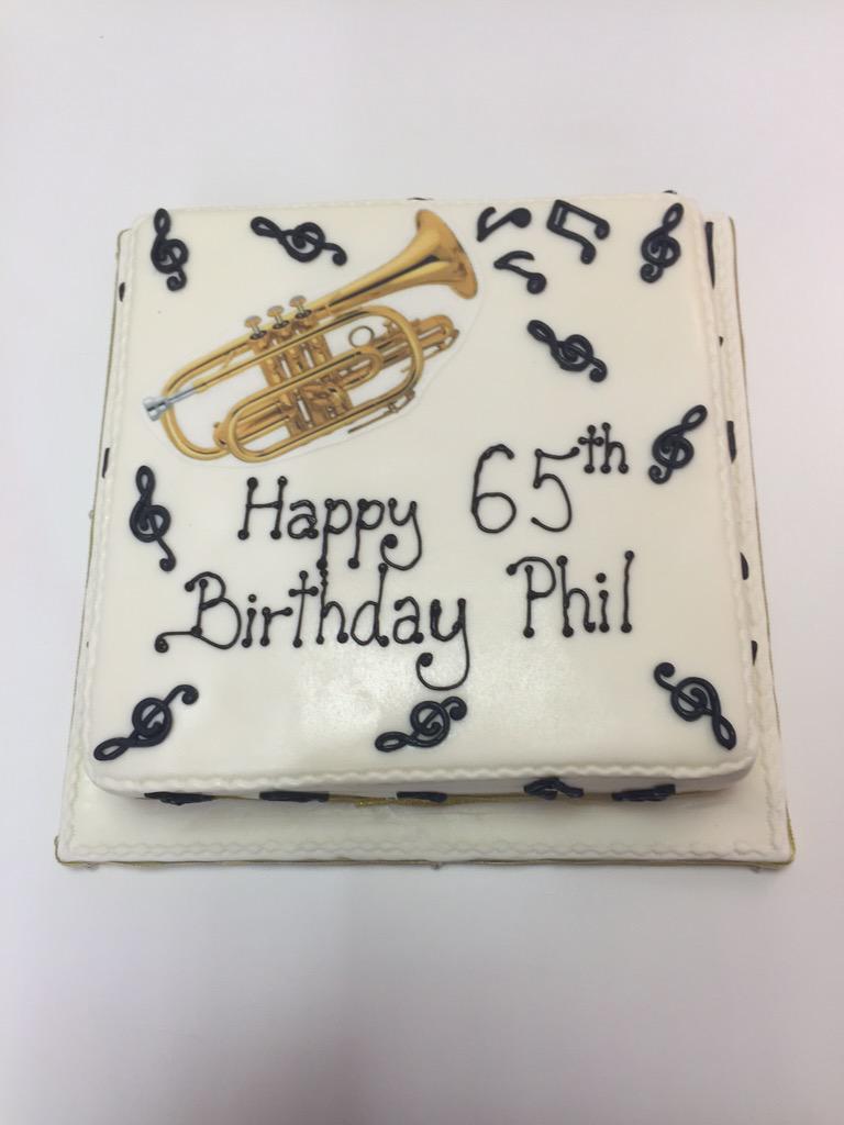 CakeBoxKent's tweet photo. #Bespoke #birthdaycake for a #musical #maestro 🎼🎶 #IcingCake #MusicalNotes #Cornet #talent #CakeBoxStrood http://t.co/MmpR5fDooF