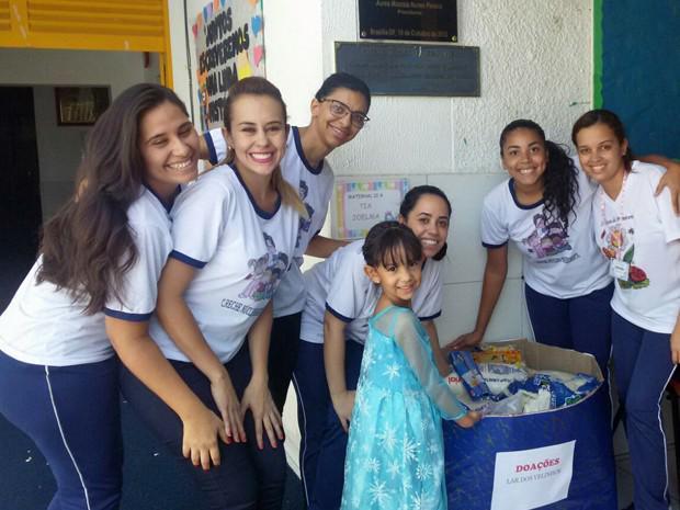 g1's tweet image. Menina faz 6 anos e troca presentes de aniversário por doações para asilo glo.bo/1MLLlSH #G1