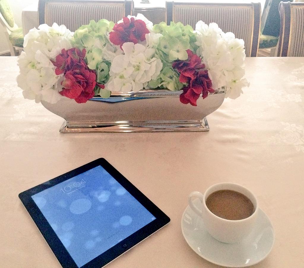JennyAndMe3's tweet photo. The perfect start to a Sunday morning #peace&quiet #ipadReading #extrasugar http://t.co/oOEwTiXDEt
