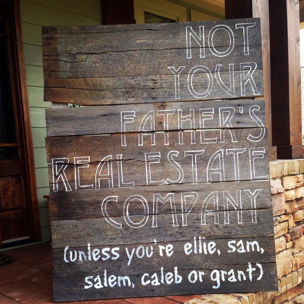 ChicRusticSigns's tweet photo. Large Reclaimed Barn Wood Custom Quote You Choose by #ChicRusticSigns (400.00 USD) #etsy #chic #rustic #sign #custo… http://t.co/gDSkhUF4K9
