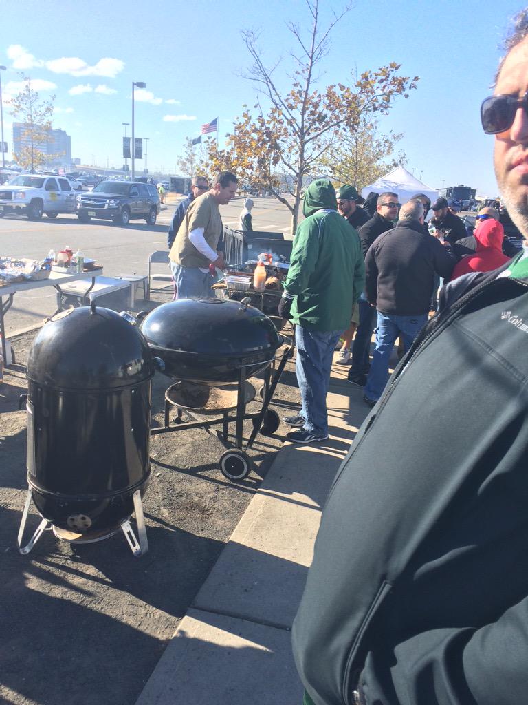 andybankertv's tweet photo. Hey, best @nyjets tailgate is right here: retired #Jets TedBanker #TailgateTed #J-E-T-SJetsJetsJets http://t.co/v66txccA6q