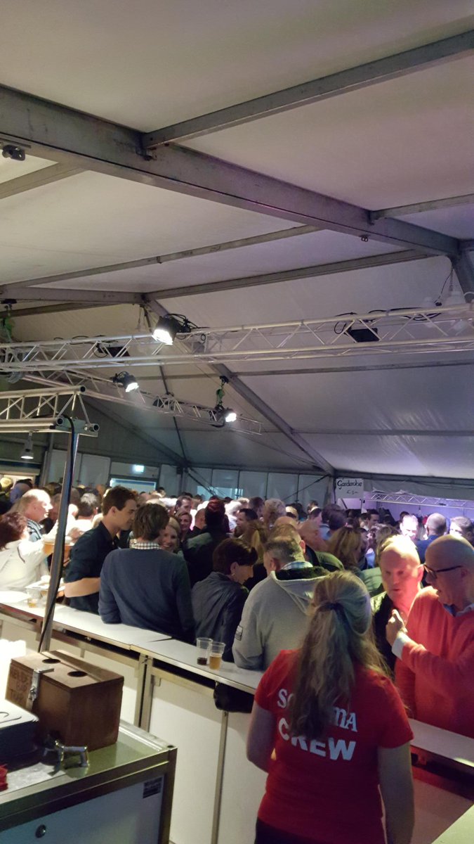 dabc50e9db4b493's tweet photo. Gisteren lekker gewerkt in een feesttent @ Zuidlaren. #JENSSECURITY http://t.co/ZlBXlZi9Qp