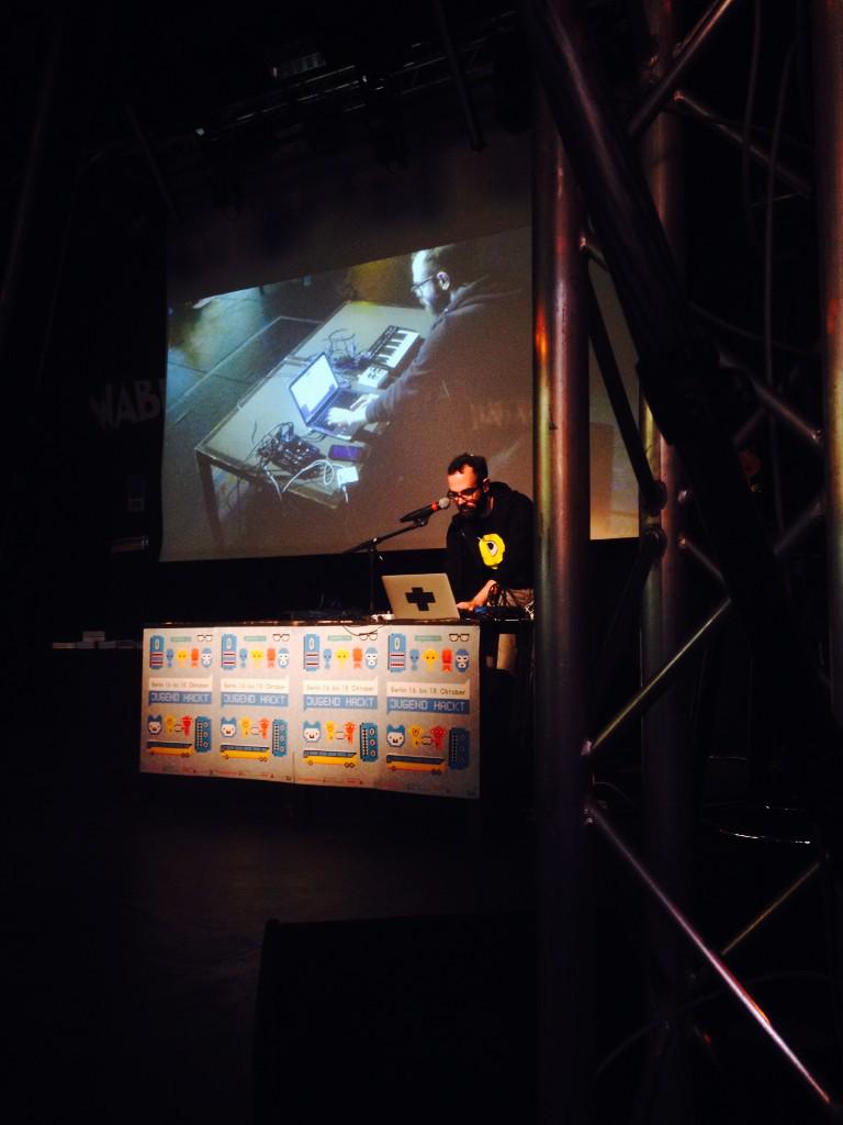 yosapeit's tweet image. Yea, Peter Kirn macht laut mit #pd! #jugendhackt #codeweek2015