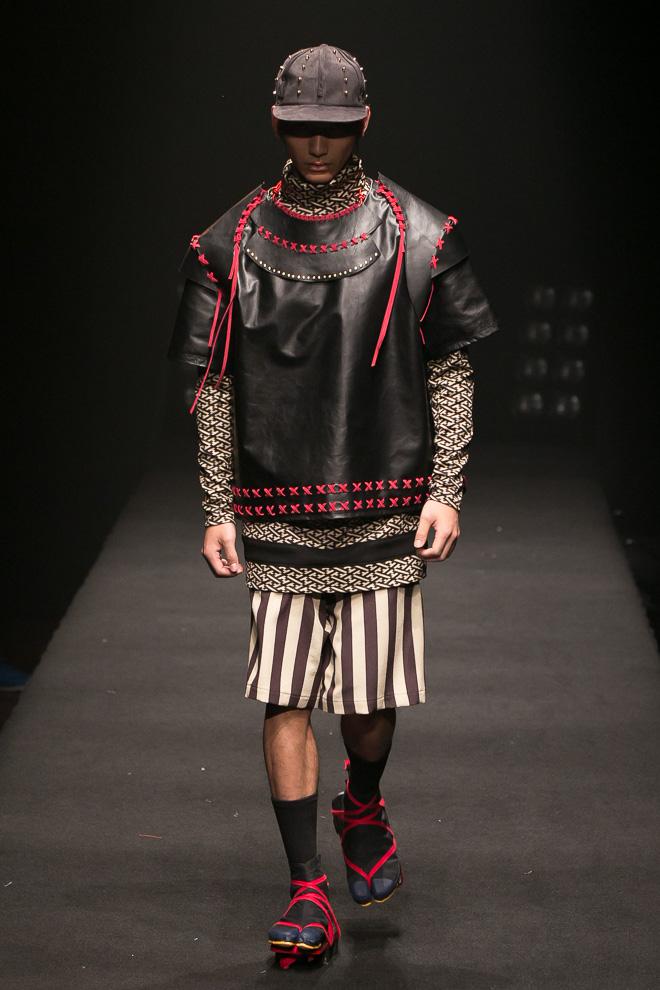 Uzivatel Fashionsnap Com Na Twitteru 学生デザイナー星拓真が手がける ゾクゾクビ Zokuzokub 新作は武士の鎧をスポーティーに表現したメンズウェア 次回nyコレクション出場権を獲得 Http T Co O1vhoos5sx Http T Co Makwbwpwb4