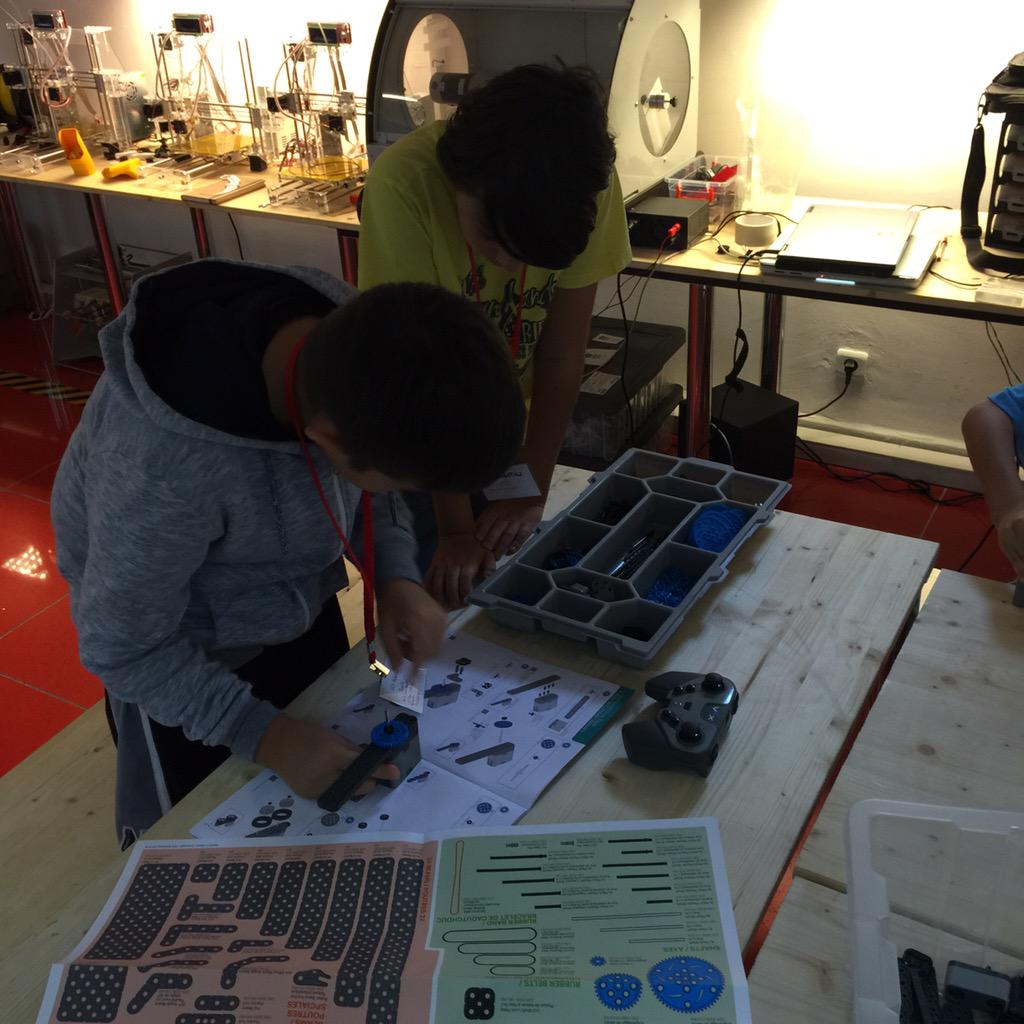 RobotBilim's tweet image. Atomları ve Bitleri programlıyoruz. #RobotBilim #BilmekYapmaktır @MakerCocuk