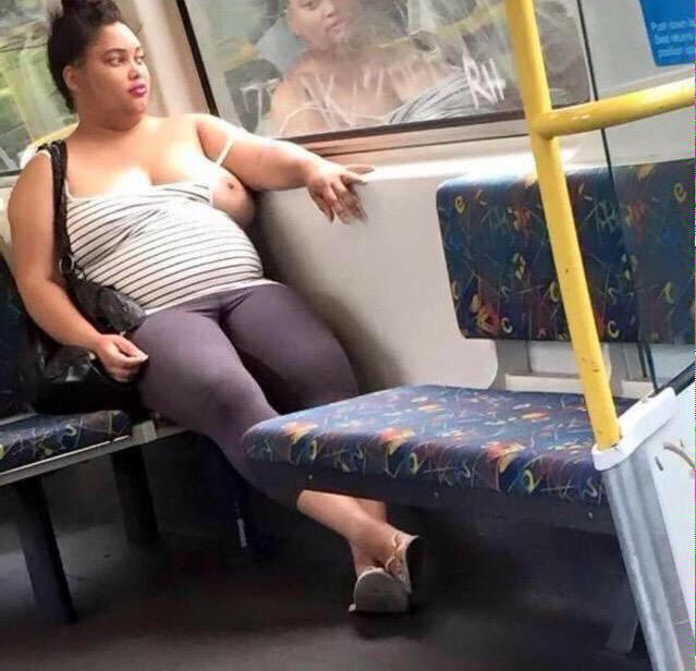 GonzBradshaw's tweet photo. Cuando el chico que te gusta se sube a tu mismo vagón del tren y tienes que actuar con normalidad http://t.co/6iA8NIYoQU