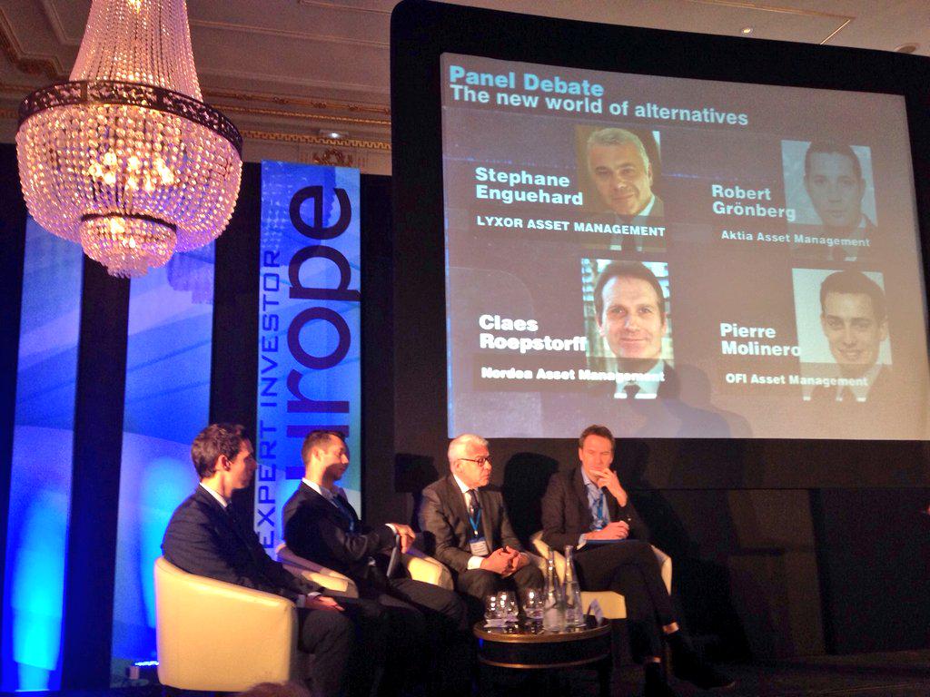Panel de expertos en la clausura del congreso #AlternativeUcits de <a href="/experteurope/">Expert Investor</a> celebrado en París.