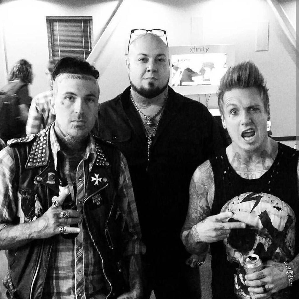 Papa Roach Finally Got To Connect With Yelawolf At Buzzfest34 Paparoach Yelawolf Http T Co Bl4ry9qfra Http T Co Lnzlixaftg Twitter