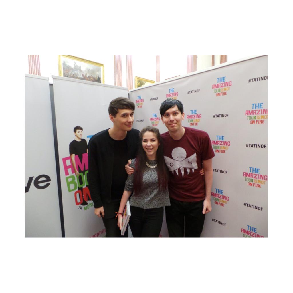 hellodan15's tweet image. So this is a thing that just happened😳😳 @danisnotonfire @AmazingPhil