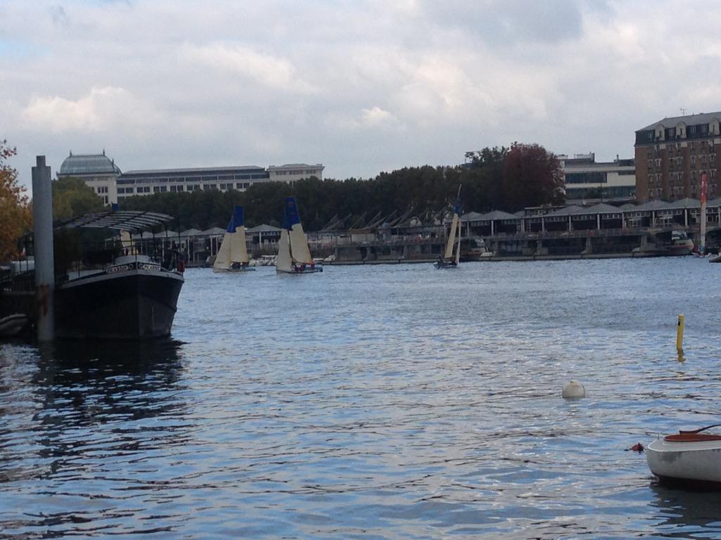 GabiersdeParis1's tweet photo. Les Gabiers mènent la manche pour la troisième fois à @VoilesEnSeine #goup1 @SorbonneParis1 http://t.co/0pjPNXfVba