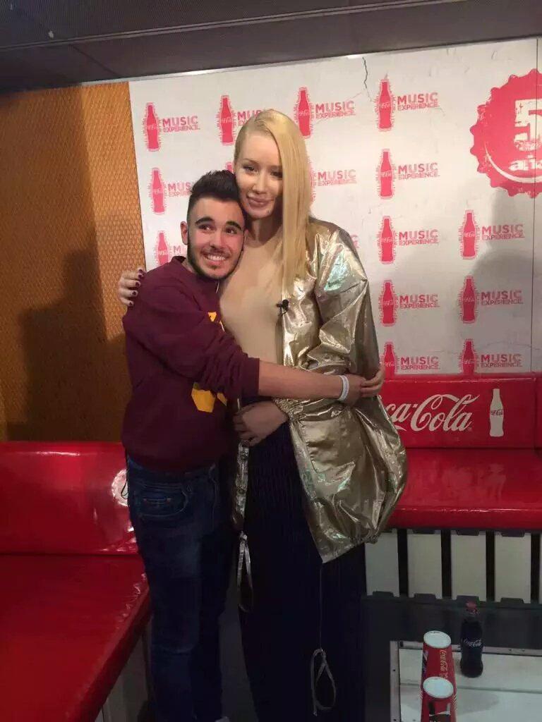 Iggy with fans at the Coca Cola Experience.