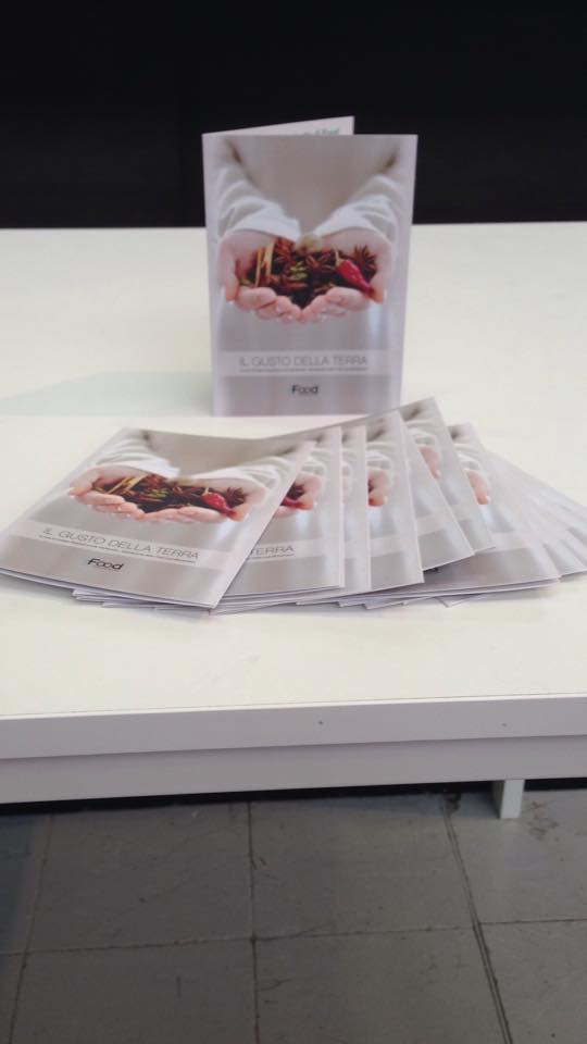 iFoodit's tweet photo. Le nostre #ifoodies ci portano anche i biscotti per festeggiare! #ilgustodellaterra #cakefestival2015 #ifoodit http://t.co/yXr5ZTslpg
