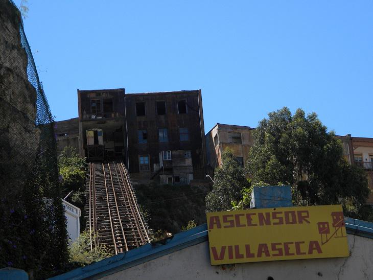 Feliz cumpleaños Ascensor Villaseca (1913-2006) Esperando la necesaria restauración.#Valparaíso #PlayaAncha #Valpo