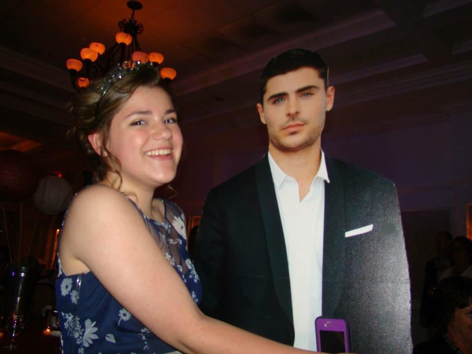 Happy birthday zac Efron. here\s a pic of u and I on our first date. love u babe 