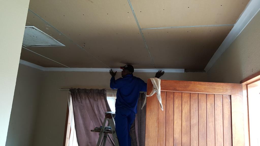 mrcprojects's tweet image. We break out old ceiling in Pretoria west. And install new rhinoboards ceilings, and standard cornice.