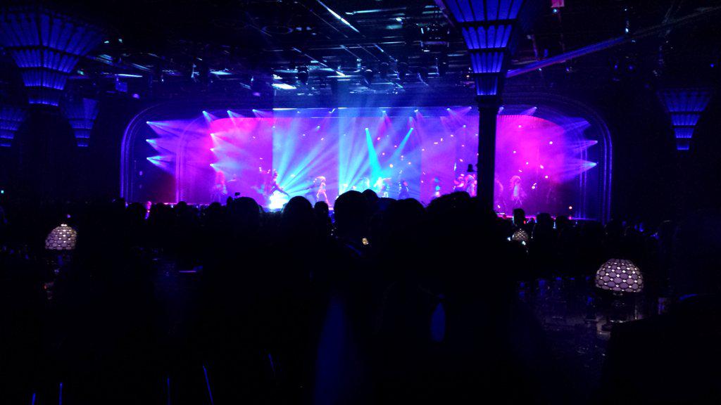 Heerlijk gegeten en genoten tijdens de première van #Pandora! Wat een show...het houdt niet op en blijft verbazen.