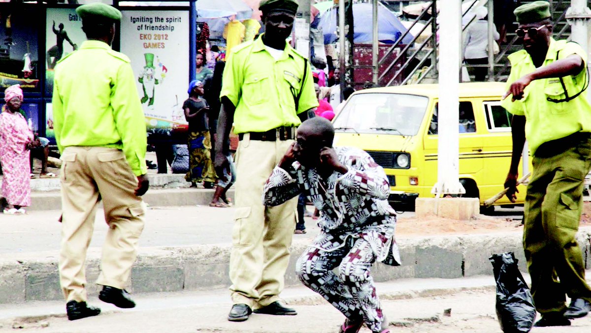 trafficbutter's tweet photo. PHOTO: Avoid Embarrassment! But more importantly, save your own life. Use the pedestrian bridge wherever available. https://t.co/Xie6jQqyLJ