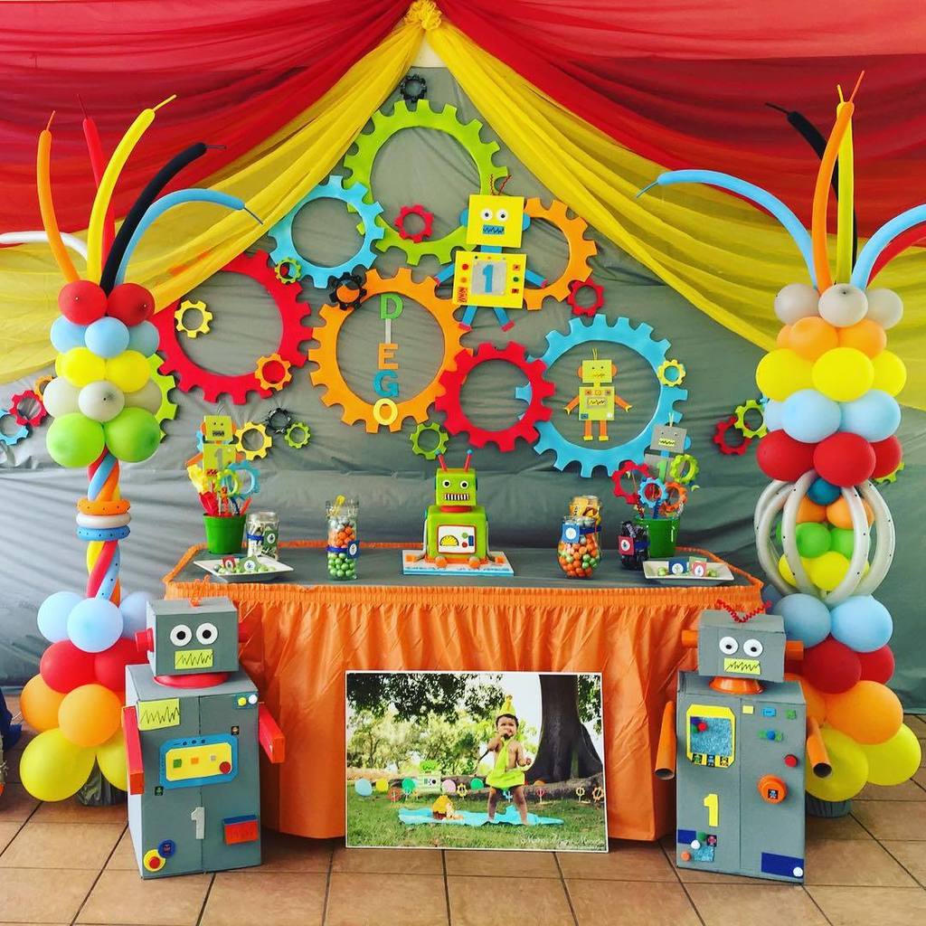 Otherbots's tweet image. Primer añito de mi pelota 😍 #robotbirthday #robotcake #robottheme #robot #FirstBirthday by m_o_r_a_i_m_a