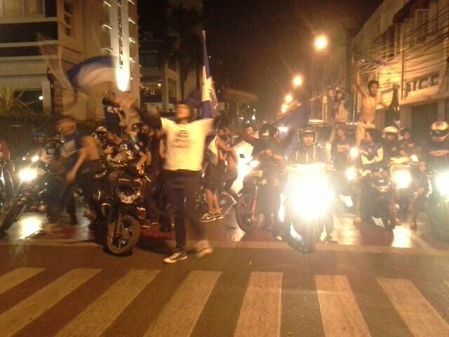 #SikonBdg Jalan asia afrika sementara ditutup di karenakan ada konvoi di asia afrika #PersibJuara