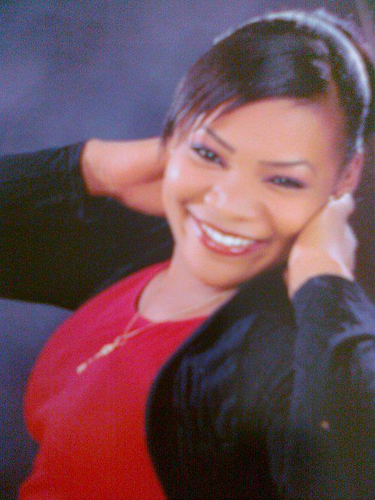 ساعات ند بتلاقي والفرحه شايله البسمة