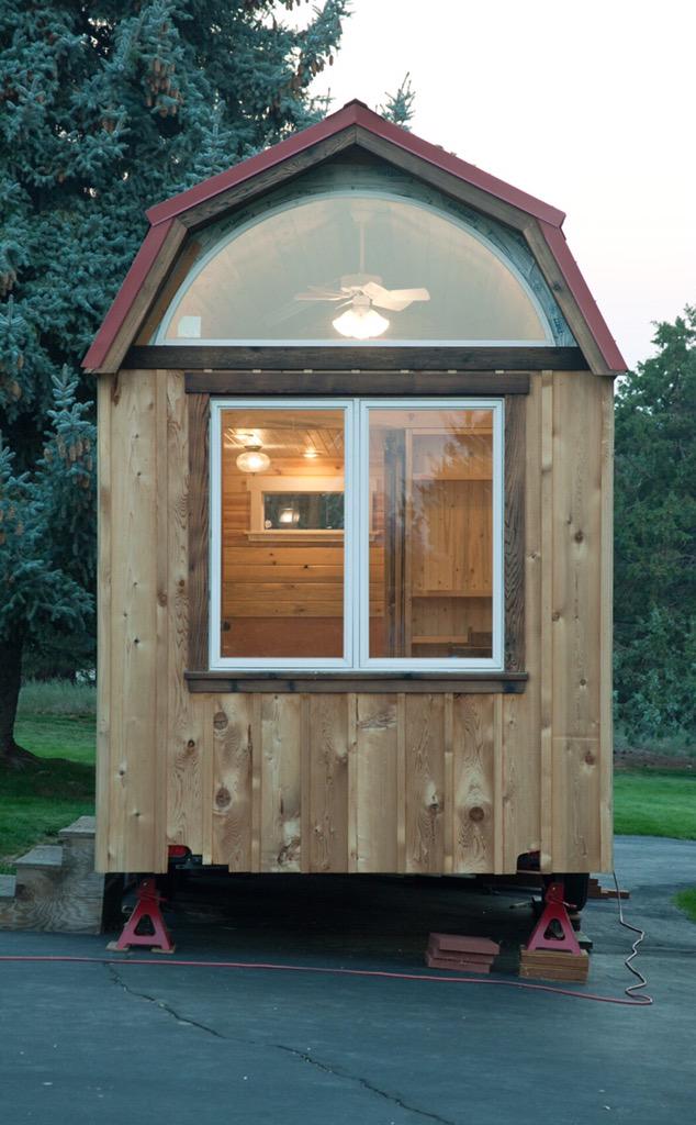 smallhomeideas's tweet image. OPEN TINY HOUSE in PDX til 4PM today ~ smallandtinyhomeideas.com/post/131285101… ~ photos by Nicholette Codding of @ourfirsttiny