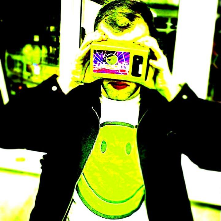 jamesemarks's tweet photo. Join @RevOfCalculon @thesimonboswell @ashens @VidFestUK 25/10 Record Setting VR #Hackception http://t.co/bMgAtRce6F http://t.co/QDSUrGdw7S