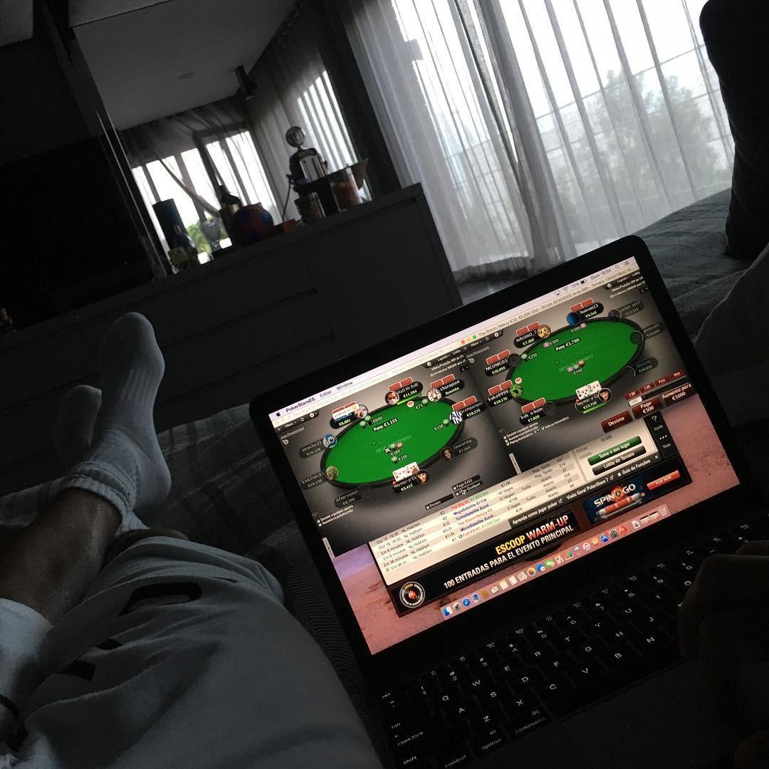 neymarjr's tweet photo. Domingo relax !! 💤 http://t.co/tTtyplett9