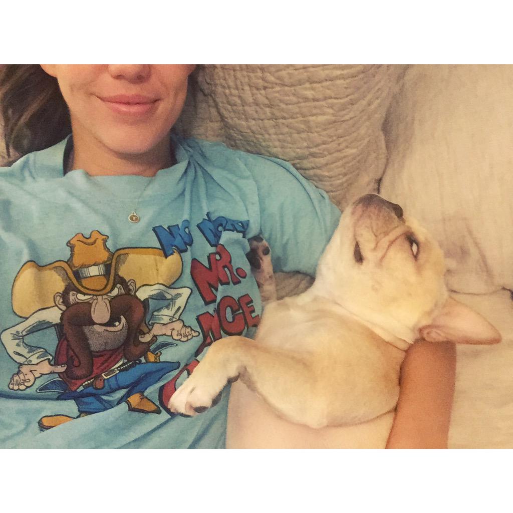 BanjoFrenchie's tweet image. Sunday snuggles...and struggles #hangover #sundayfunday #frenchieproblems instagram.com/p/8_JgzEjzxy/