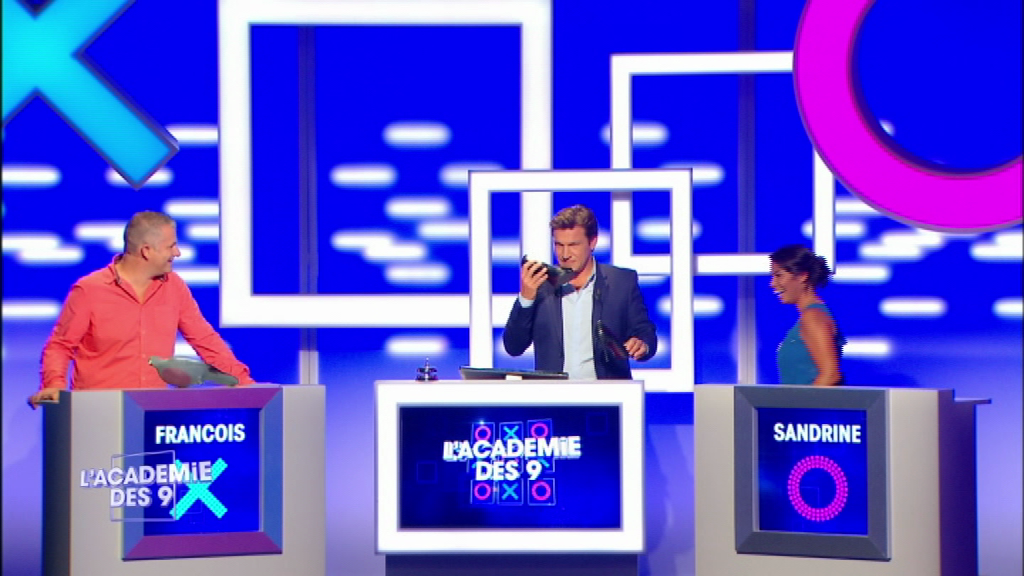Grillé le Benji en train de renifler les chaussures de la candidate ! #AcadémieDes9