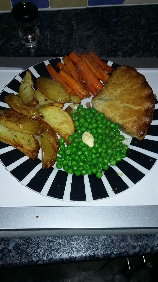 benjones0402's tweet photo. @PieFestival Brilliant choice of pies this morning. I made a good choice http://t.co/mvqbg8nZ0j