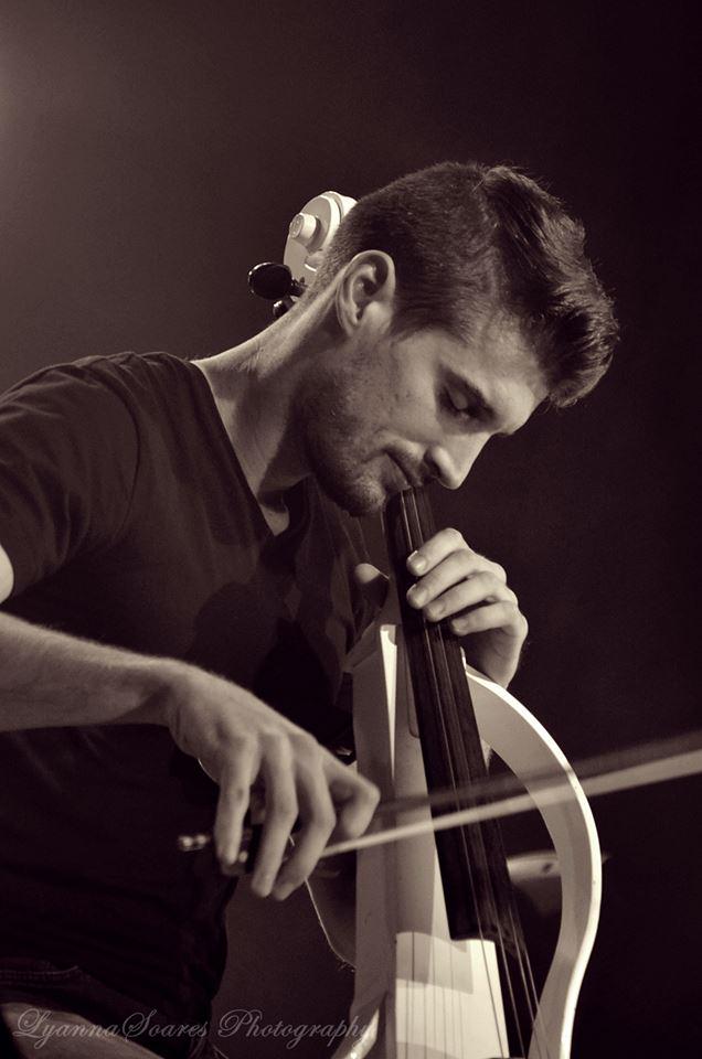 2cellosBrasil's tweet photo. #2CellosPhoto @2CELLOS @lukasulic (Brasília/ Brasil,2015) by Lyanna Soares http://t.co/kdLCmxHJUs