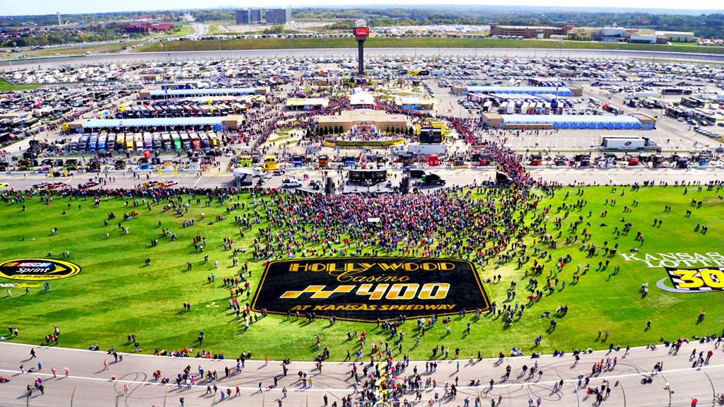 NASCAR on USA tweet media