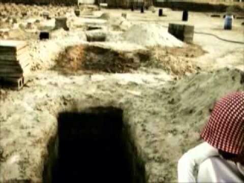 مسكين من ظن القبر لعبـة أطفال
  توه شباب وبالذنوب متسلي

هو يحـسب إن الموت يستـأذن الحال
  لا قلت صل يقول  بكره أصلي