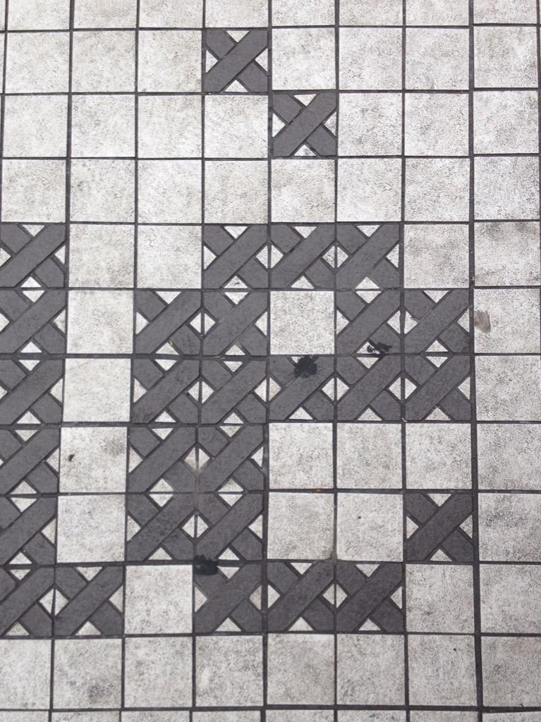 ThinkingType's tweet image. OBRIGADA @jrdelboux for fab São Paulo lettering walk. So happy to see Regina Silveira’s work ‘Paraler’ #ATypI2015