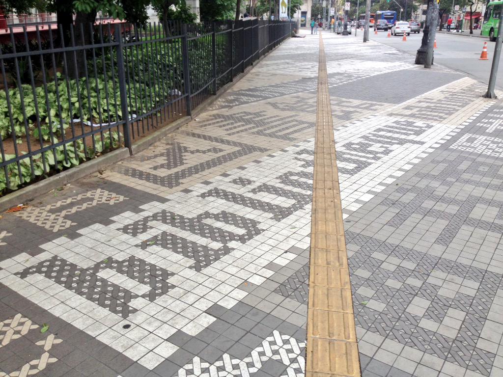 ThinkingType's tweet image. OBRIGADA @jrdelboux for fab São Paulo lettering walk. So happy to see Regina Silveira’s work ‘Paraler’ #ATypI2015