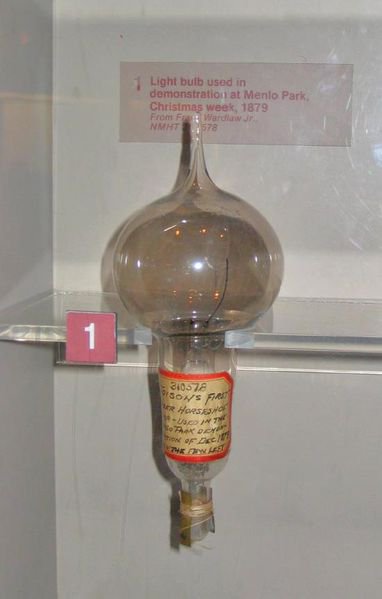 Science Wizards (@sciencewizard) on Twitter photo On this day, Thomas Edison invented the first commercial lightbulb - it only lasted 13.5 hours! On this day, Thomas Edison invented the first commercial lightbulb - it only lasted 13.5 hours!