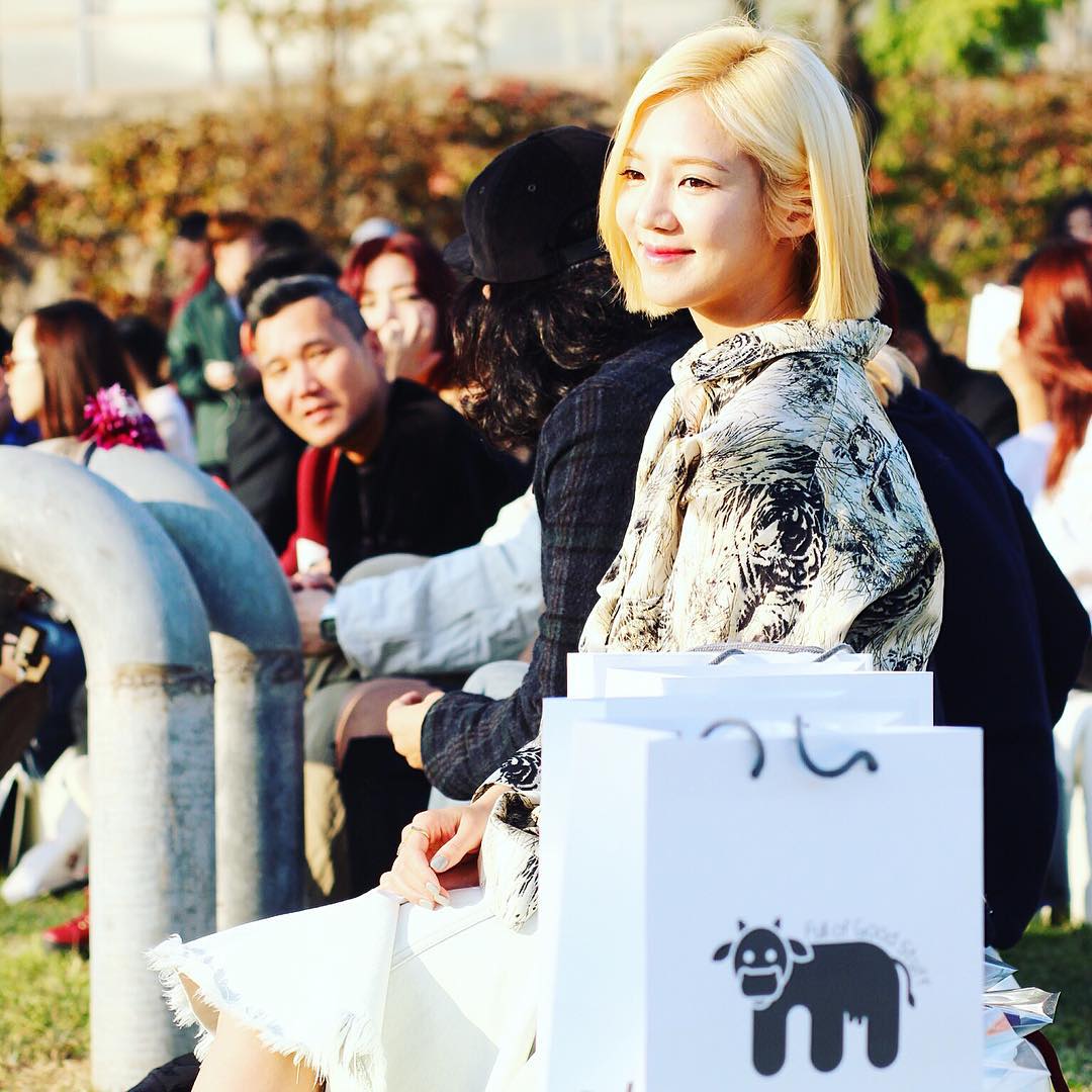  [PIC][17-10-2015]HyoYeon tham dự "HERA SEOUL FASHION WEEK S/S 2016 'THE CENTAUR'" vào chiều nay CRnp0-3UsAI6c25