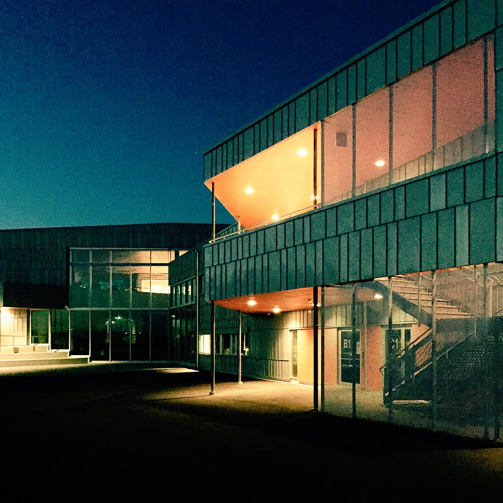 h_gjovaag's tweet photo. På tur over Jæren, kjørte jeg innom #TuSkule av @ALLARK_NO -Vanskelig å ta kveldsbilder med iPhone, men kjekt å se. http://t.co/01aJ83yzZW