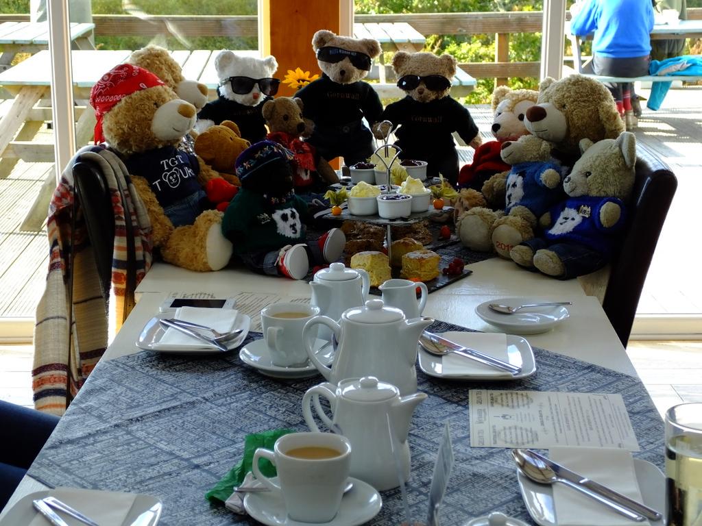 ltluchristian's tweet photo. CreamTea served on @StevensSlateCo #TedMates TweetUp with @TourGuideTed @reddy1408 @BooBooBearGreen @TheWaymarker http://t.co/2ARdhXfbNW